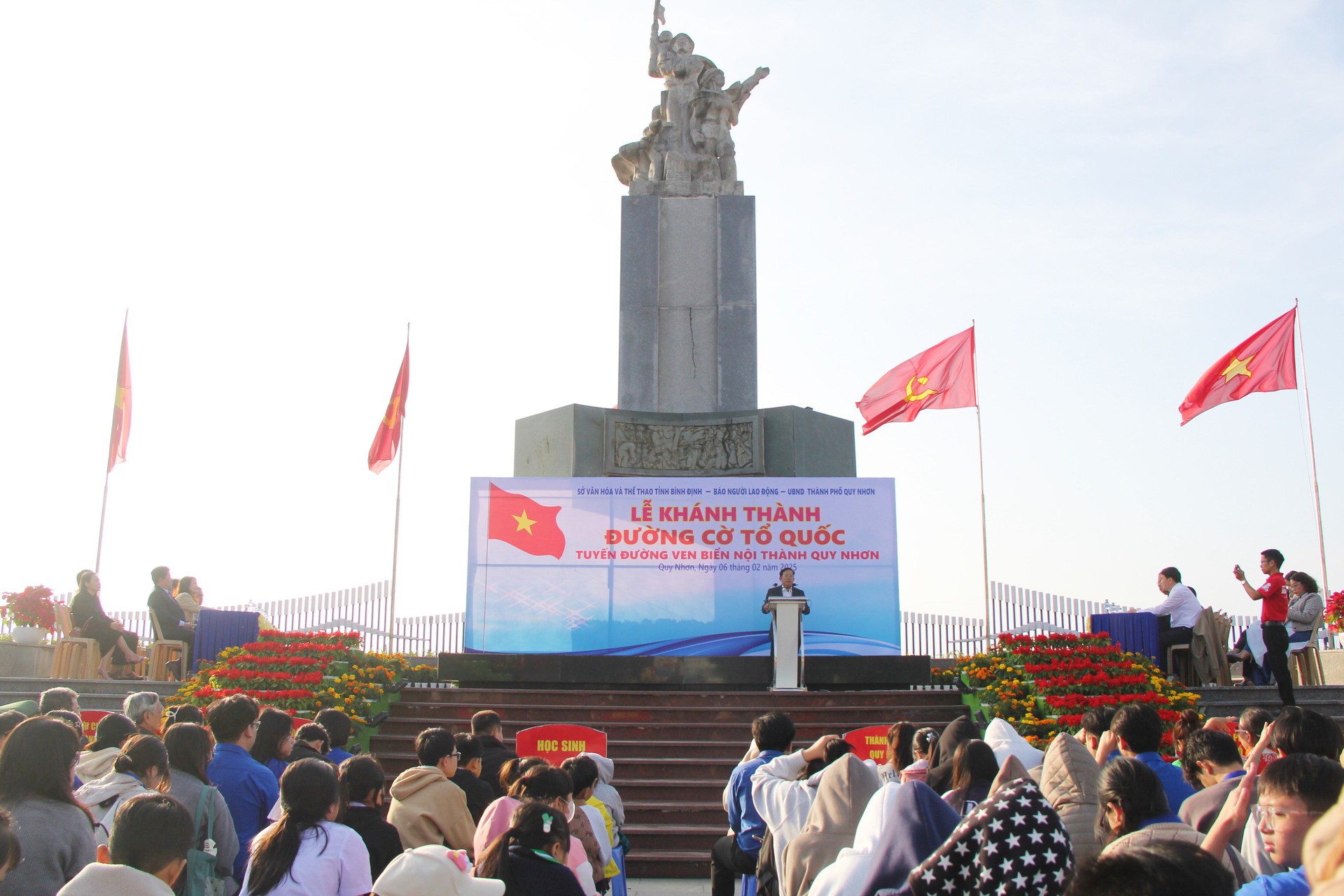 Kh&aacute;nh th&agrave;nh &ldquo;Đường cờ Tổ quốc&rdquo; tuyến đường ven biển nội th&agrave;nh đẹp nhất B&igrave;nh Định- Ảnh 1.
