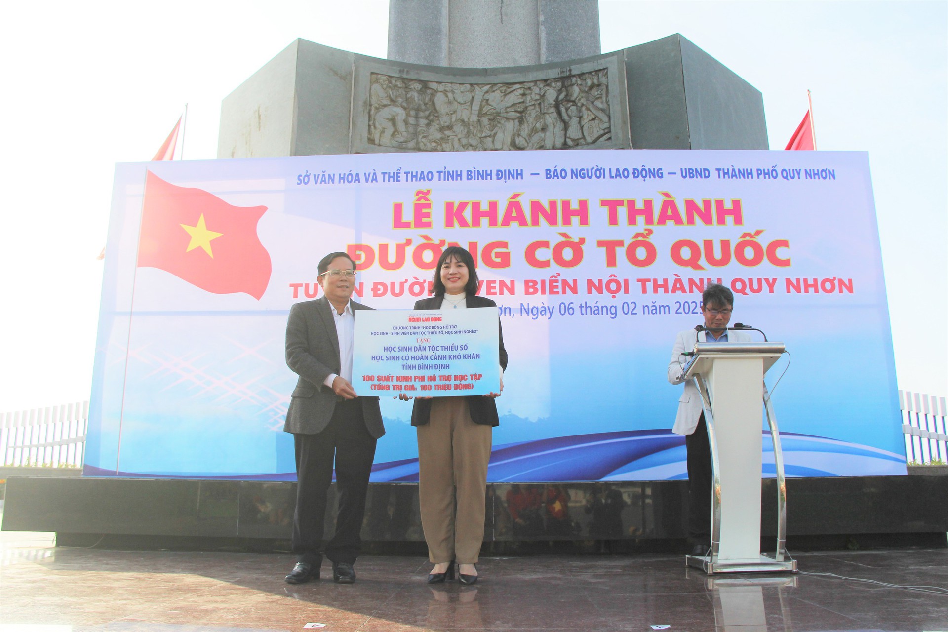 Kh&aacute;nh th&agrave;nh &ldquo;Đường cờ Tổ quốc&rdquo; tuyến đường ven biển nội th&agrave;nh đẹp nhất B&igrave;nh Định- Ảnh 5.
