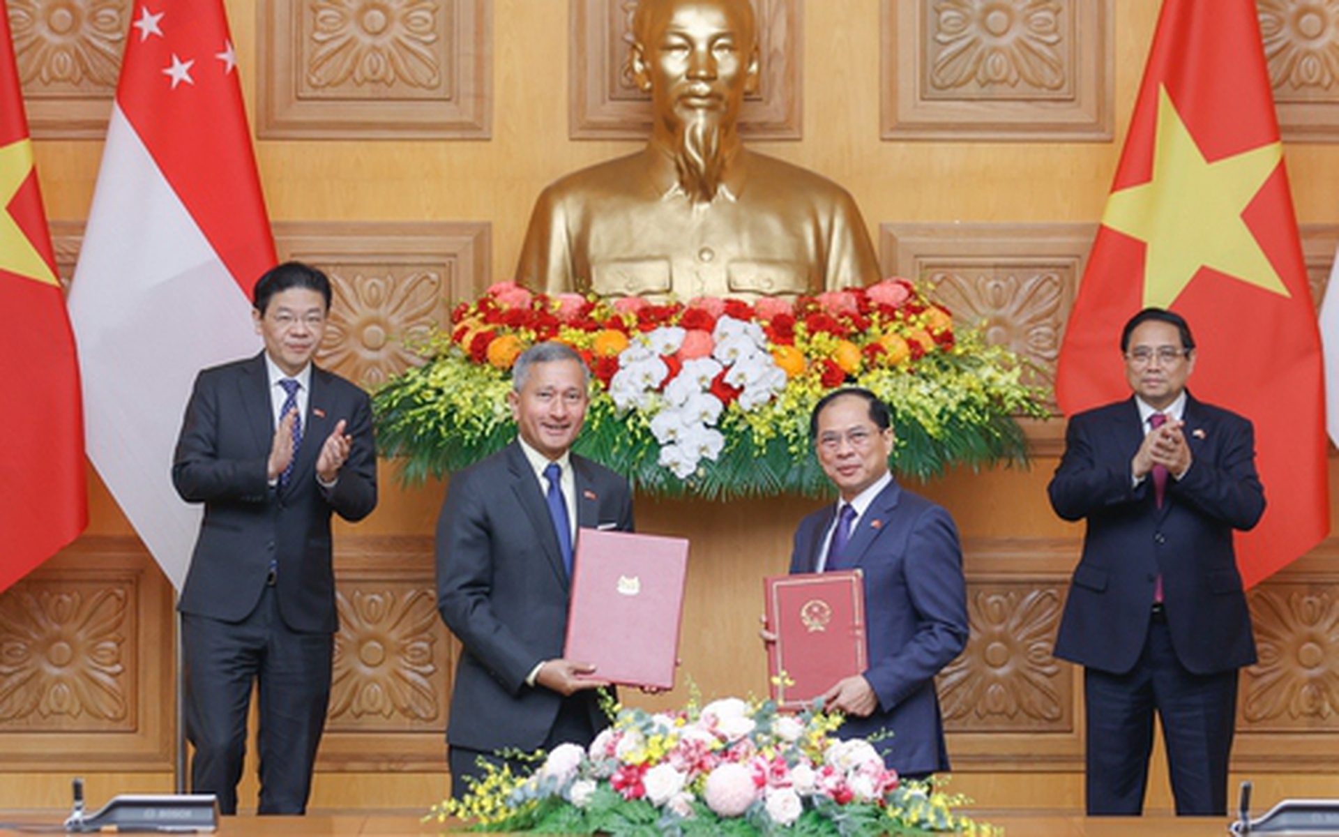 Việt Nam - Singapore k&yacute; kết nhiều văn kiện hợp t&aacute;c quan trọng