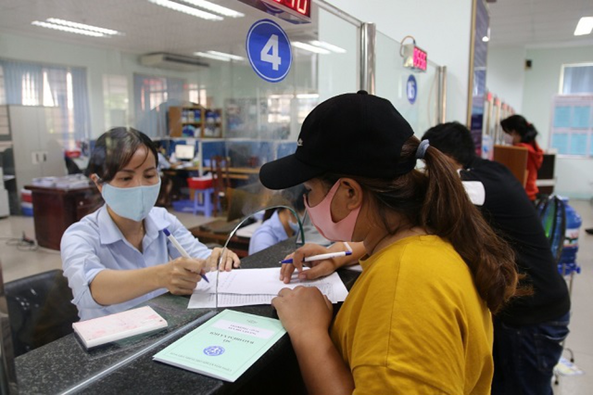 Danh s&aacute;ch t&ecirc;n gọi, trụ sở mới nhất của 35 BHXH khu vực- Ảnh 1.
