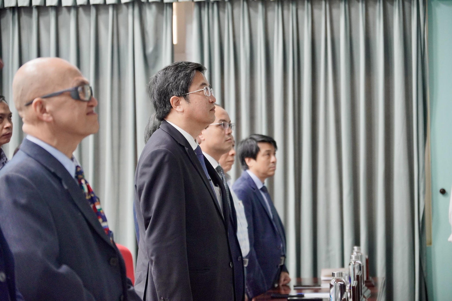 Nhiều gi&aacute;o sư nổi tiếng thế giới n&oacute;i về những tiến bộ trong phẫu thuật tạo h&igrave;nh - thẩm mỹ- Ảnh 1.