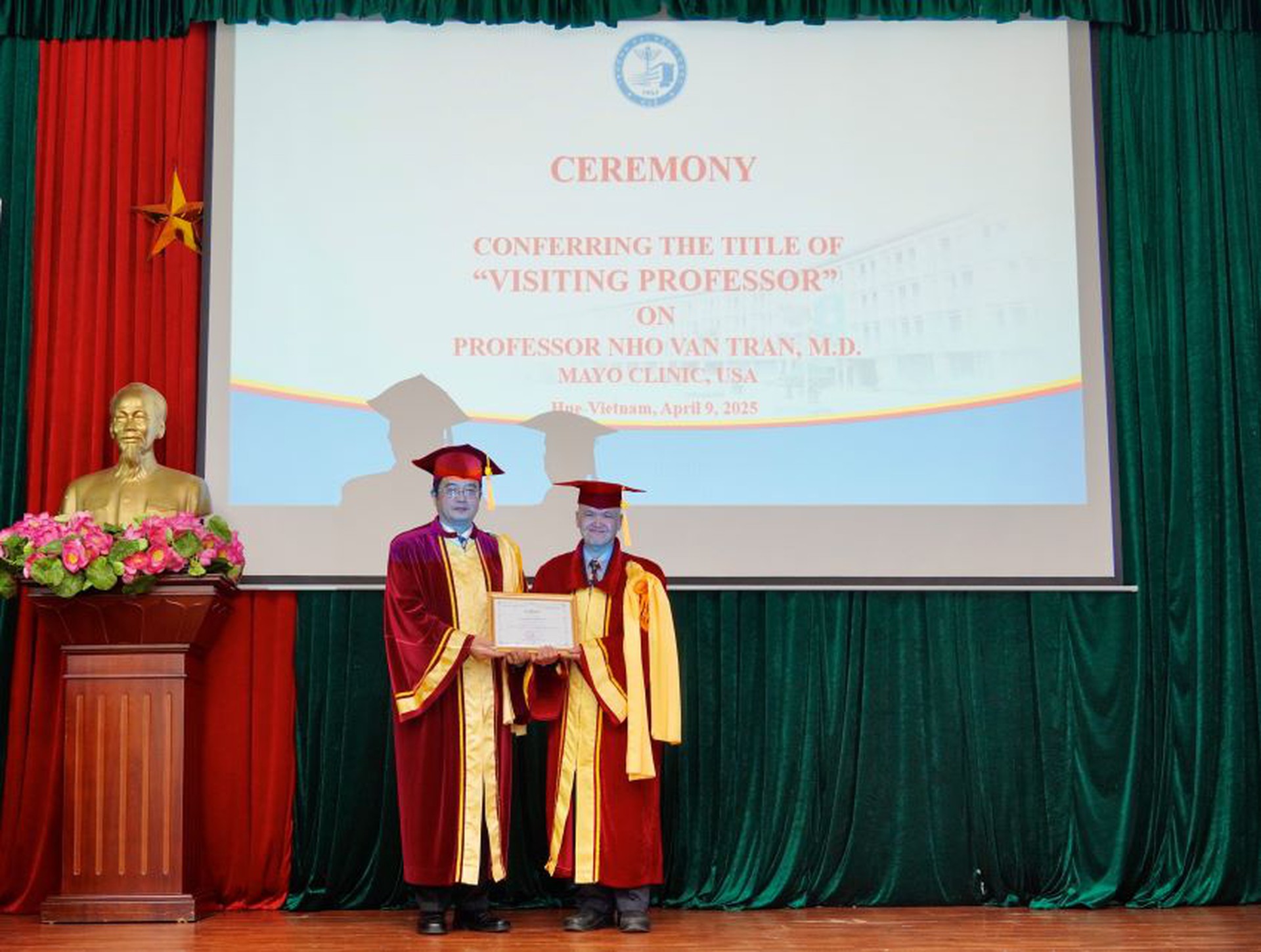 Nhiều gi&aacute;o sư nổi tiếng thế giới n&oacute;i về những tiến bộ trong phẫu thuật tạo h&igrave;nh - thẩm mỹ- Ảnh 2.