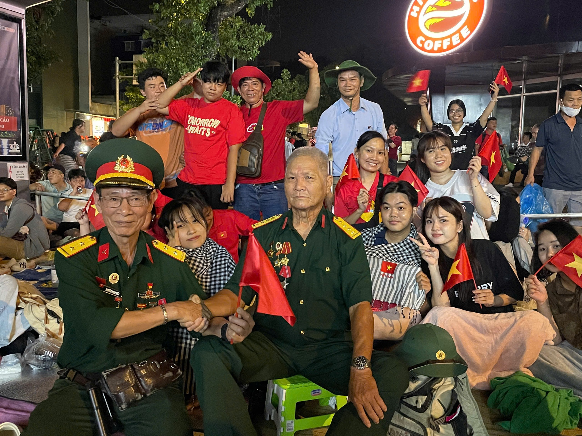 Đại lễ 30-4: Những khoảnh khắc x&uacute;c động- Ảnh 7.