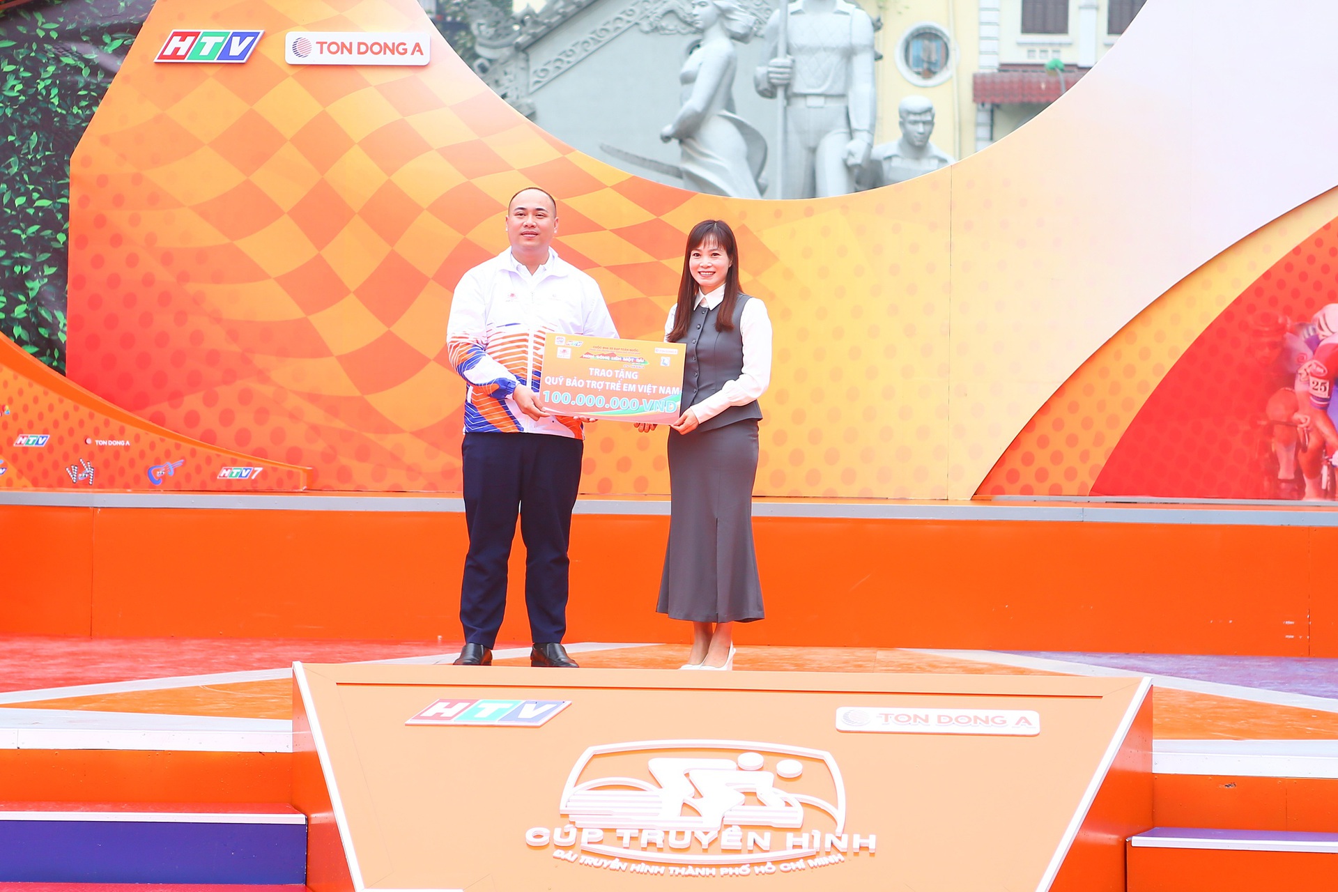 Nick Kergozou đoạt &aacute;o xanh, so&aacute;n ng&ocirc;i Loic Desriac chặng 3 "C&uacute;p truyền h&igrave;nh HTV-T&ocirc;n Đ&ocirc;ng &Aacute; 2025"- Ảnh 11.