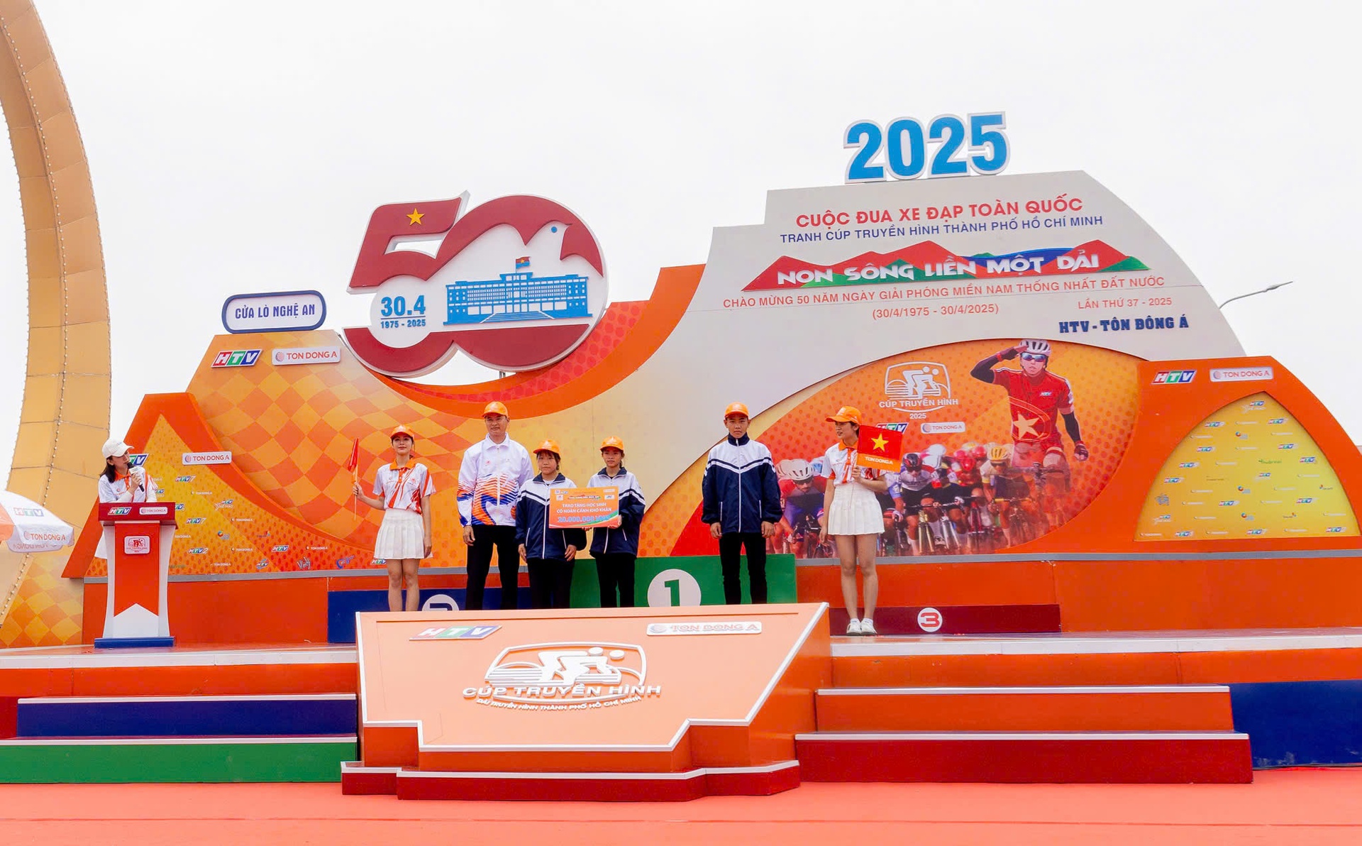 C&uacute;p truyền h&igrave;nh HTV - T&ocirc;n Đ&ocirc;ng &Aacute; 2025: Dược Domesco Đồng Th&aacute;p thắng chặng đua đồng đội- Ảnh 5.