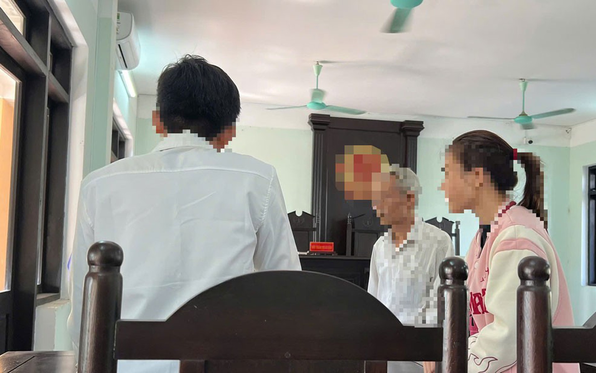 Ly h&ocirc;n tuổi xế chiều - Ảnh 1.