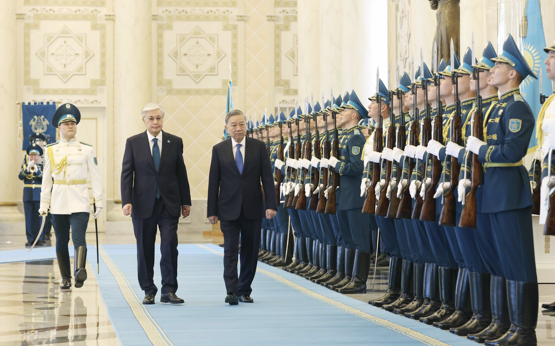 Kazakhstan tặng Tổng B&iacute; thư T&ocirc; L&acirc;m Hu&acirc;n chương Hữu nghị Dostyk hạng nhất - Ảnh 2.