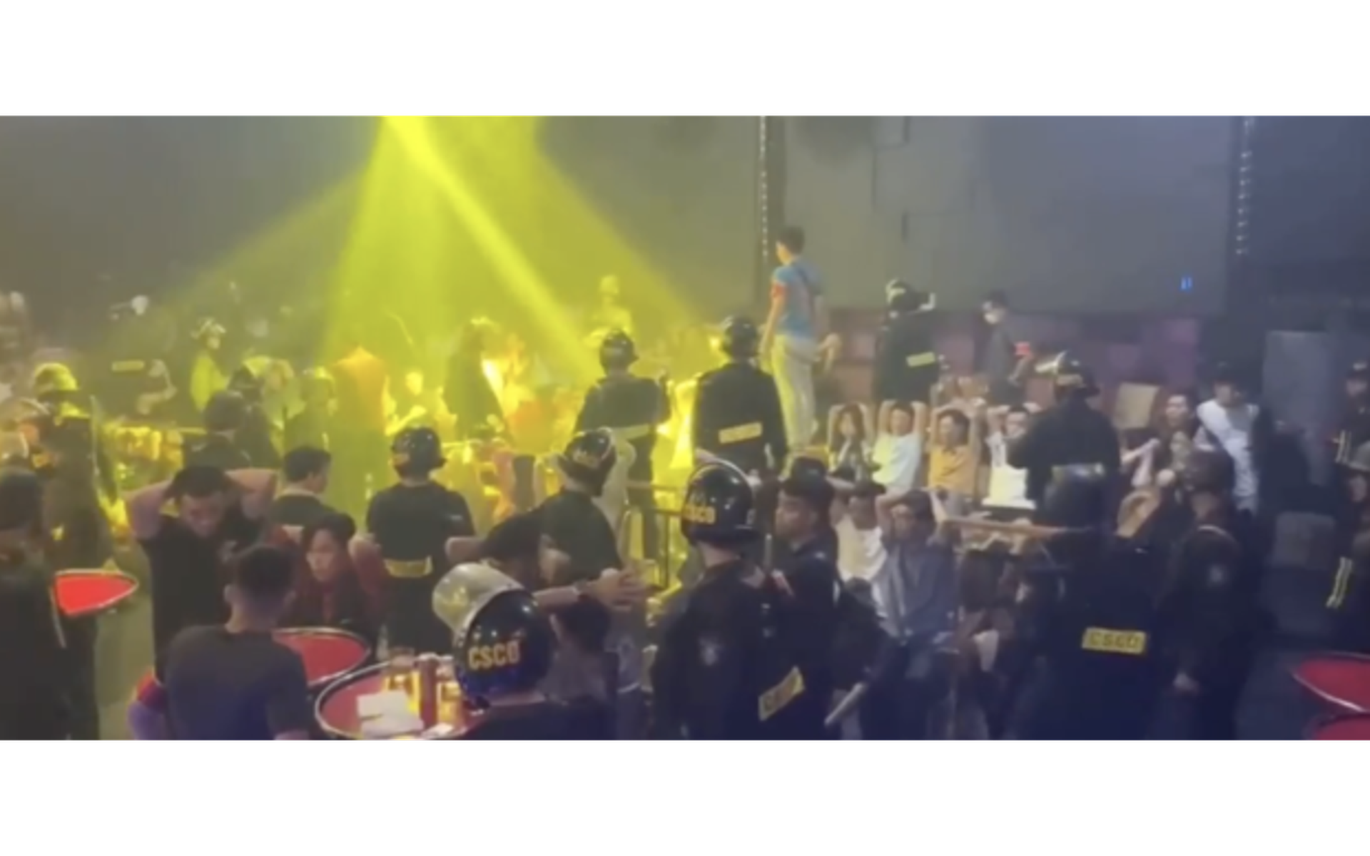 C&ocirc;ng an đột k&iacute;ch qu&aacute;n bar Monaco ở Bu&ocirc;n Ma Thuột trong đ&ecirc;m - Ảnh 3.