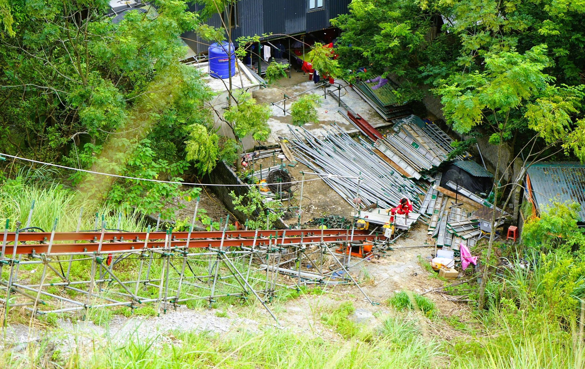 Dựng gi&agrave;n gi&aacute;o khủng "cứu" H&ograve;n Vọng Phu tr&ecirc;n đỉnh n&uacute;i- Ảnh 6.