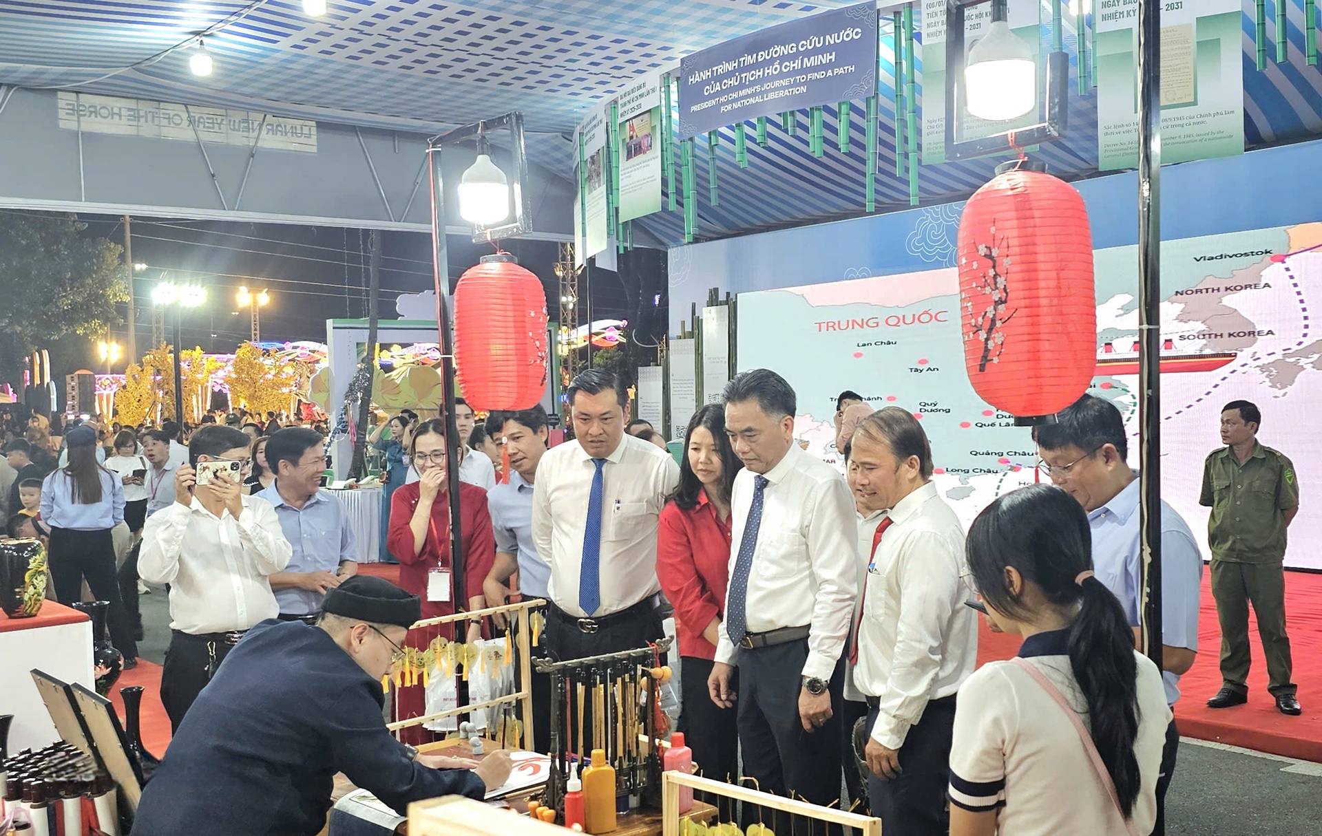 Lễ hội đường hoa , đường s&aacute;ch Tết B&iacute;nh Ngọ 2026: H&ograve;a nhịp văn h&oacute;a ch&iacute;nh trị tại B&igrave;nh Dương - Ảnh 10.
