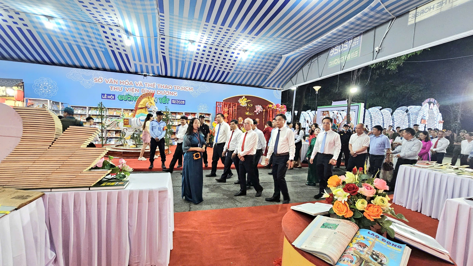 Lễ hội đường hoa , đường s&aacute;ch Tết B&iacute;nh Ngọ 2026: H&ograve;a nhịp văn h&oacute;a ch&iacute;nh trị tại B&igrave;nh Dương - Ảnh 2.