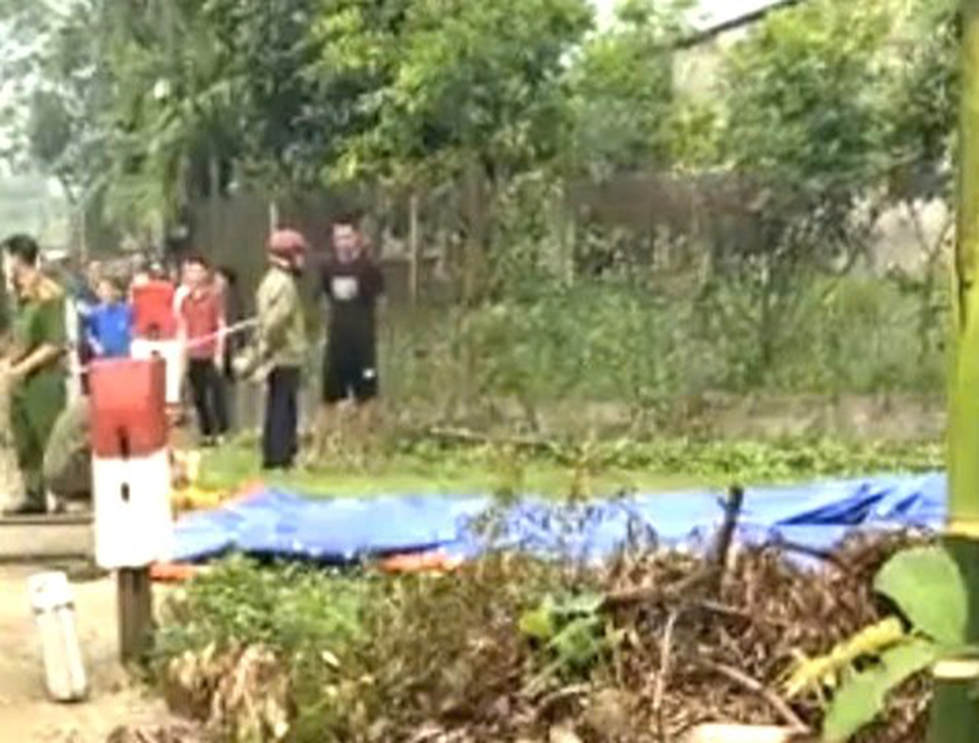 Ph&aacute;t hiện thi thể người đ&agrave;n &ocirc;ng kh&ocirc;ng nguy&ecirc;n vẹn tr&ecirc;n đường t&agrave;u - Ảnh 1.