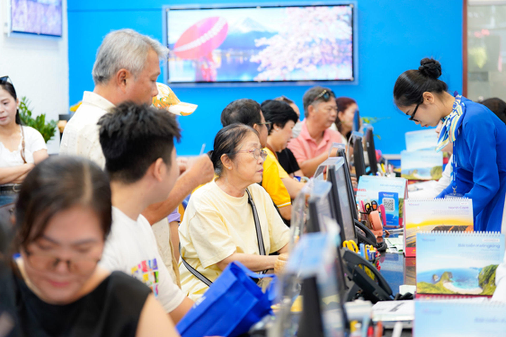 Du lịch h&egrave; 2026 s&ocirc;i động với nhiều ưu đ&atilde;i hấp dẫn cho gia đ&igrave;nh v&agrave; nh&oacute;m bạn - Ảnh 1.