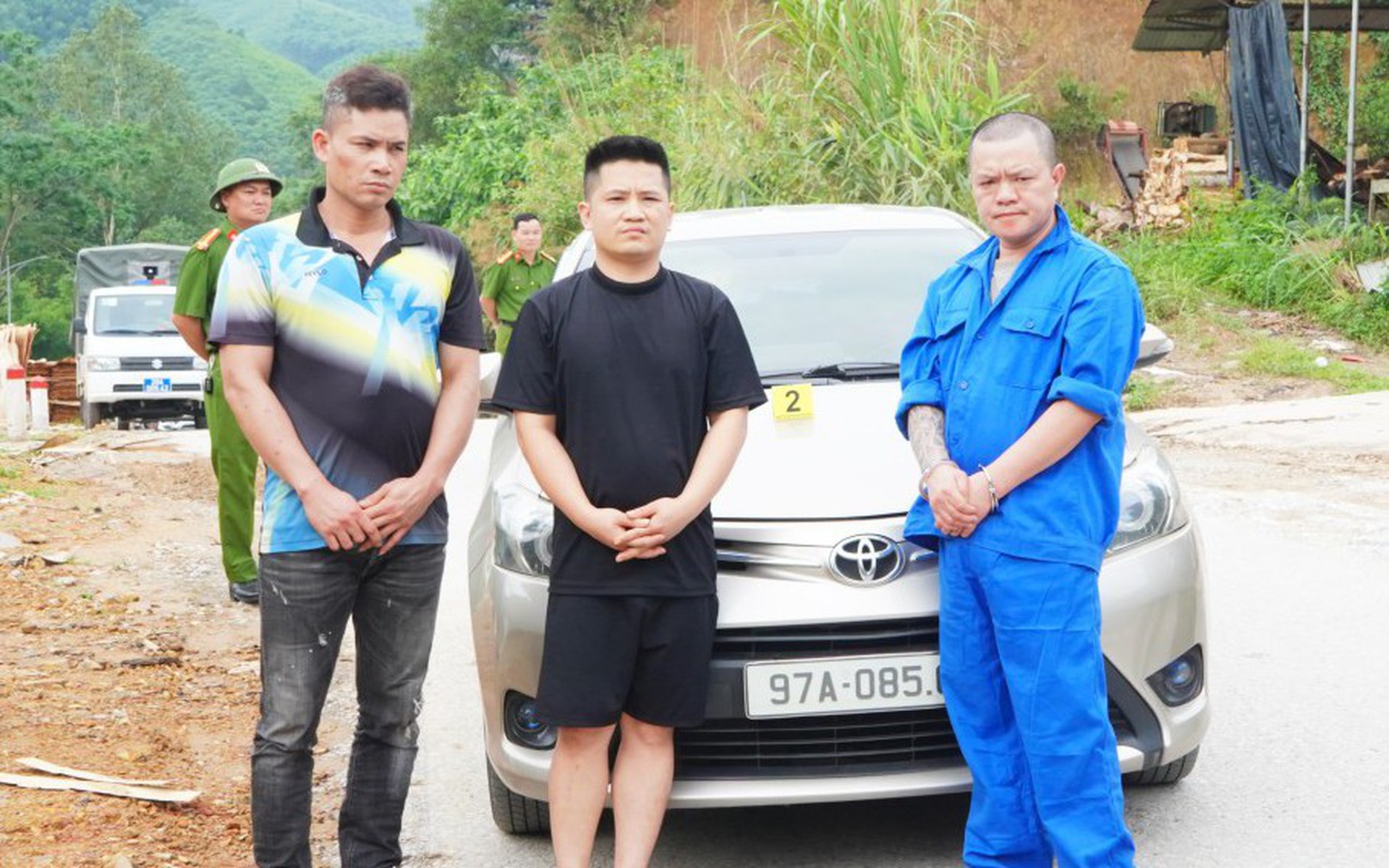 V&acirc;y bắt nghi phạm nổ s&uacute;ng giết người trốn trong rừng s&acirc;u Gia Lai - Ảnh 2.