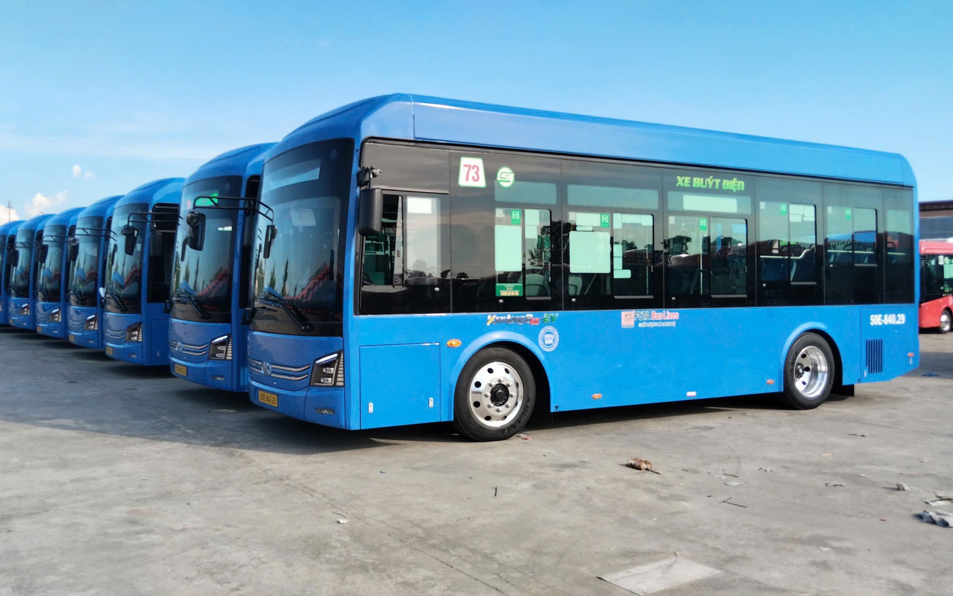Xe bu&yacute;t 2 tầng m&agrave;u hồng sắp lăn b&aacute;nh ở TP HCM - Ảnh 2.