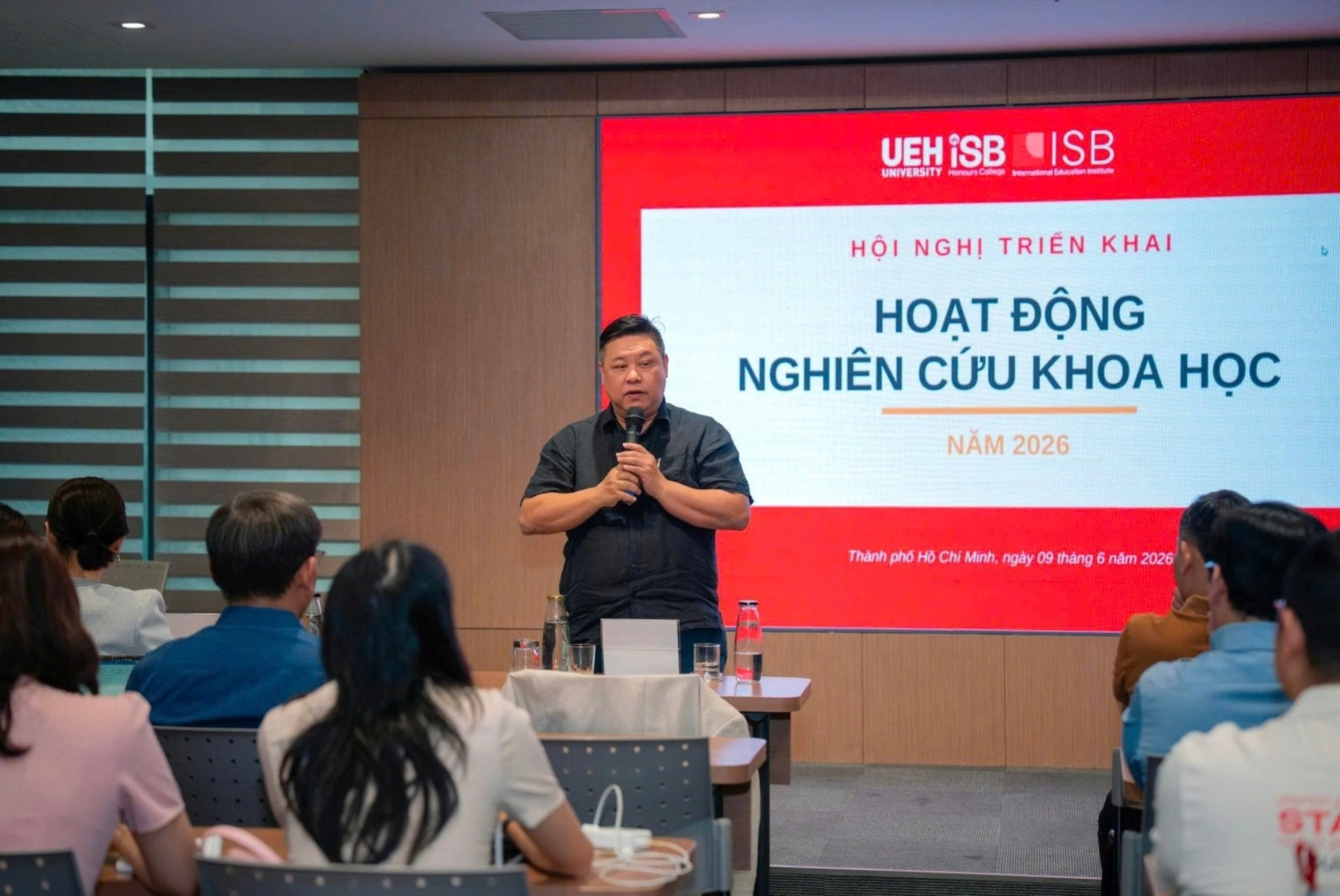 Trường T&agrave;i năng UEH.ISB th&uacute;c đẩy Nghi&ecirc;n cứu khoa học 2026: Ra mắt quỹ nghi&ecirc;n cứu Asia R&D Connect - Ảnh 2.