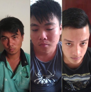 Cô gái 19 tuổi bị nhóm người lao vào đánh đến vỡ mũ bảo hiểm - Ảnh 2.