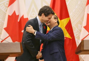Thủ tướng Việt Nam - Canada nắm chặt tay nâng cấp quan hệ