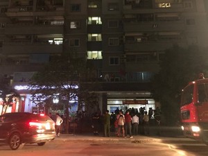 Hà Nội: Cháy chung cư trong đêm, người dân hốt hoảng tháo chạy