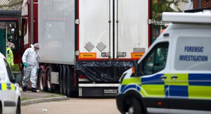 Pháp phát hiện 8 người nhập cư lậu trong xe tải đông lạnh