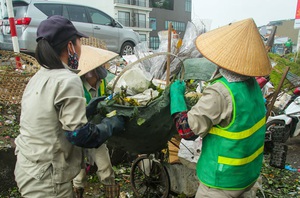 Công nhân môi trường ngừng việc vì bị chậm lương