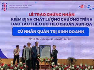 Trao chứng nhận kiểm định AUN-QA cho 4 chương trình đào tạo của Trường ĐH Ngân hàng TP HCM