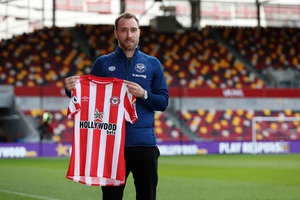 Christian Eriksen lại đổ gục tr&ecirc;n s&acirc;n cỏ, hủy trận giao hữu Đan Mạch &ndash; Ukraine - Ảnh 7.