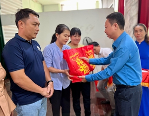 Xuân ấm áp, Tết nghĩa tình
