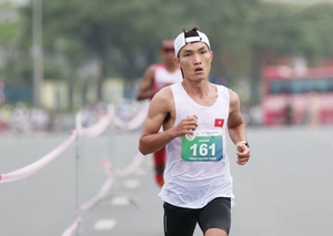 Hoàng Nguyên Thanh: Leo núi Bà Rá để thành &quot;vua&quot; marathon Đông Nam Á