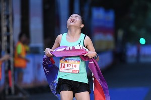 VĐV Lê Thị Tuyết vô địch Giải marathon quốc tế di sản Hà Nội 2023