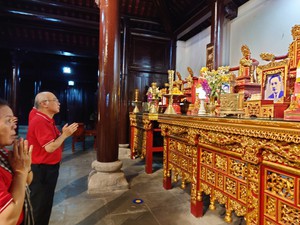 NSND Mỹ Uyên: “Tôi đứng lặng trước một nhân chứng sống của lịch sử” - Ảnh 2.