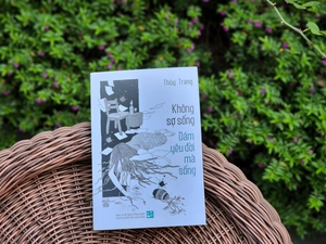 Tập sách "Đủ ấm lòng nhau một quãng đường" - Hồn chữ bay cao, tâm chữ đọng lại - Ảnh 4.