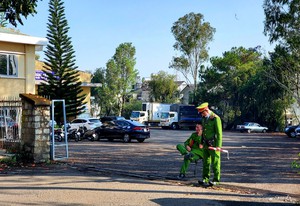 Công an phong tỏa, kiểm tra trung tâm đăng kiểm xe cơ giới ở Đà Lạt