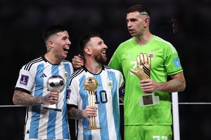 Nhà vô địch World Cup mong muốn giảm lương đưa Messi về Aston Villa