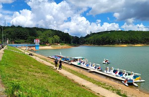 Đà Lạt: Đề xuất du thuyền 5 sao, 4 nhà hàng thủy tạ hoạt động ở hồ Tuyền Lâm