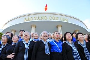 Nguyễn &Aacute; x&ocirc;ng pha như một người l&iacute;nh! - Ảnh 2.