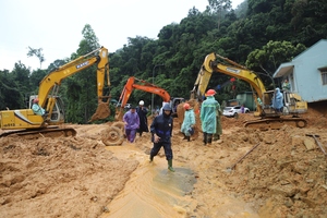 Sạt lở, ngập úng nhiều nơi