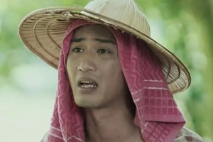 Cảnh tắm của Doãn Quốc Đam gây ồn ào khắp mạng - Ảnh 2.