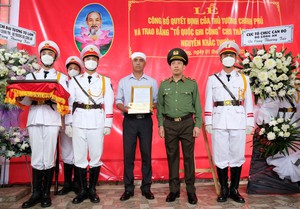 Trao quyết định thăng cấp bậc hàm và bằng Tổ quốc ghi công cho 3 cán bộ CSGT hy sinh trên đèo Bảo Lộc