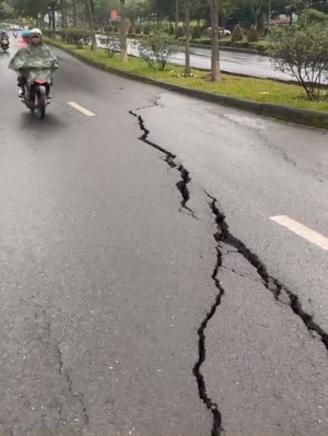 Nguyên nhân ban đầu gây sạt lở đường Hồ Chí Minh: Có phần do mưa lớn (?!)
