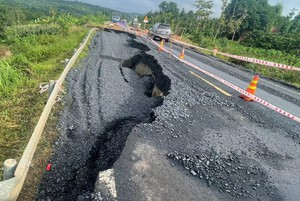 Tuyến đường tránh trăm tỉ ở Đắk Lắk vừa sụp lún, tạo hố sâu