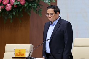 Thủ tướng mặc niệm tưởng nhớ các nạn nhân vụ cháy chung cư mini và lũ lụt ở Lào Cai