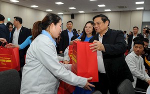 Thủ tướng Phạm Minh Chính tặng quà Tết công nhân lao động tỉnh Hải Dương