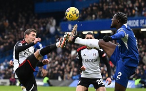 Thắng hú vía Fulham, Chelsea vươn lên Top 8 Ngoại hạng 