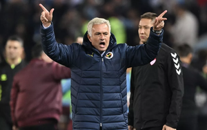 Fenerbahce thắng trận, Jose Mourinho đăng clip mắng trọng tài là 