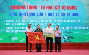 Trao tặng 5.000 lá cờ Tổ quốc tại Lạng Sơn