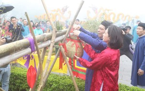 Dựng cây nêu, thả cá chép tại Hoàng thành Thăng Long