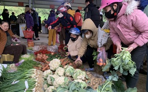 Chợ qu&ecirc; An Nhứt rộn r&agrave;ng giữa đồng l&uacute;a ng&agrave;y gi&aacute;p Tết - Ảnh 11.