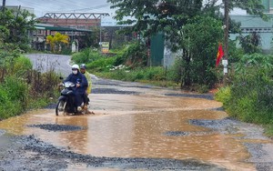 Lâm Đồng: Người dân kêu khổ vì xe từ mỏ đá phá nát đường