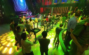 Đột kích quán karaoke, cảnh sát bắt Tuấn "gốm" - Ảnh 2.